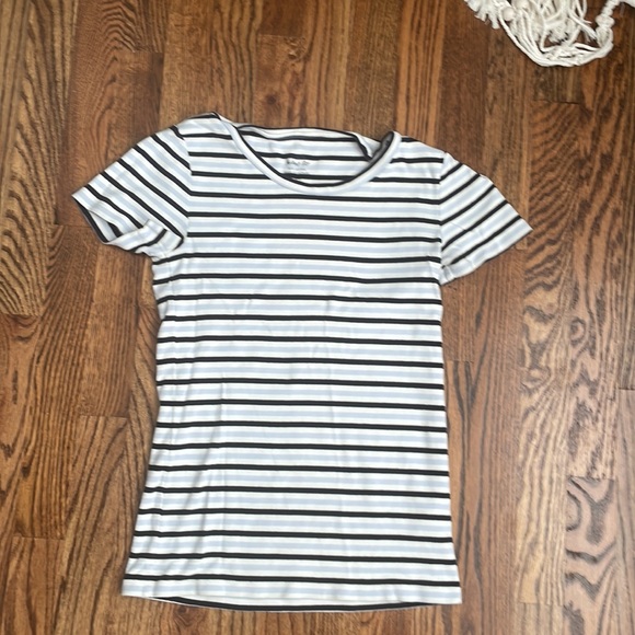 J Crew perfect fit 100% cotton tee - Picture 3 of 4